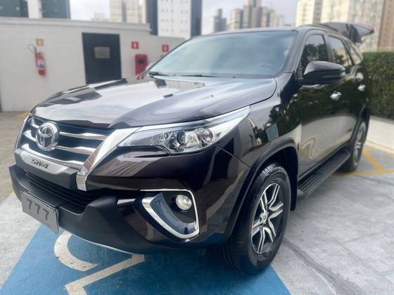 TOYOTA HILUX SW4 2.7 SRV 7 LUGARES 4X2 16V FLEX 4P AUTOMÁTICO TOYOTA HILUX SW4 2.7 SRV 7 LUGARES 4X2 16V FLEX 4P AUTOMÁTICO